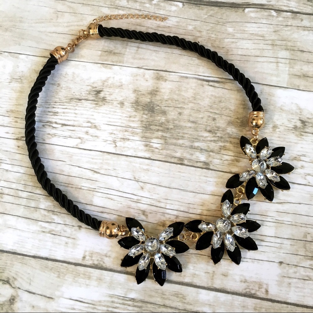 Statement Necklace Gold Plated Flower Design - Picture 2 of 8